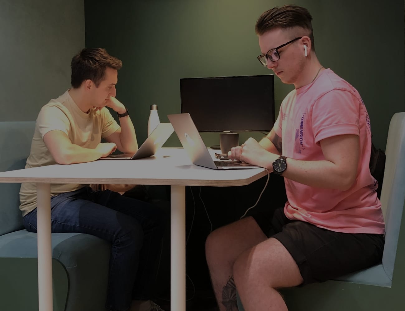 How do different loyalty widgets impact site performance?